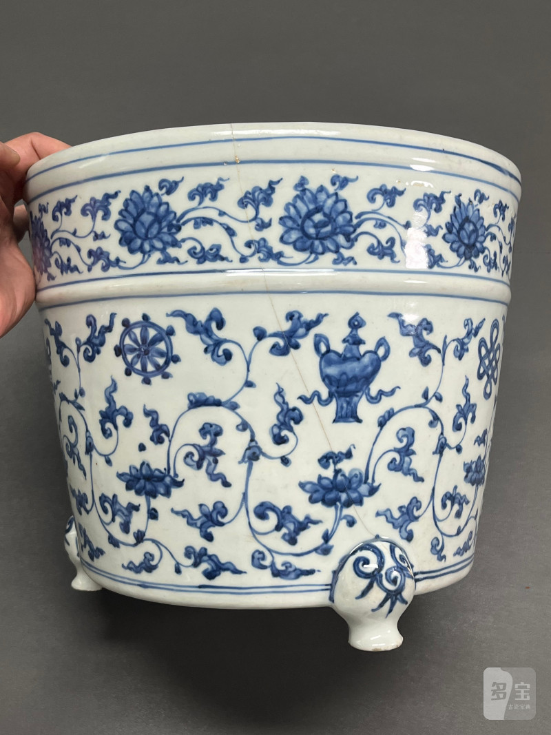 明正德 青花莲托八宝纹香炉 - 图8